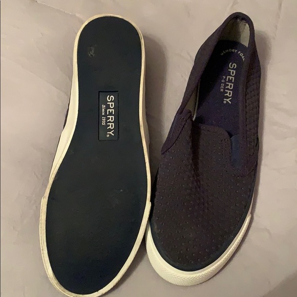 Sperry slip on sneakers size 6 - Picture 2 of 2
